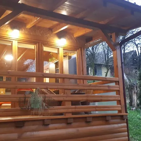 Obiteljski Apartman Borovi Visoko Exterior foto